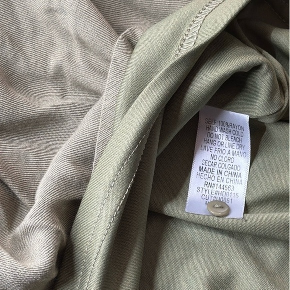 Effortless Elegance: Hidden Alley‎ Medium Dress - Picture 6 of 10